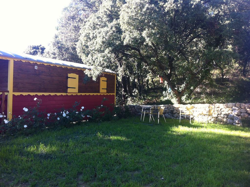 Domaine Les Perpetus Villa La Tour-dʼAigues Exterior foto